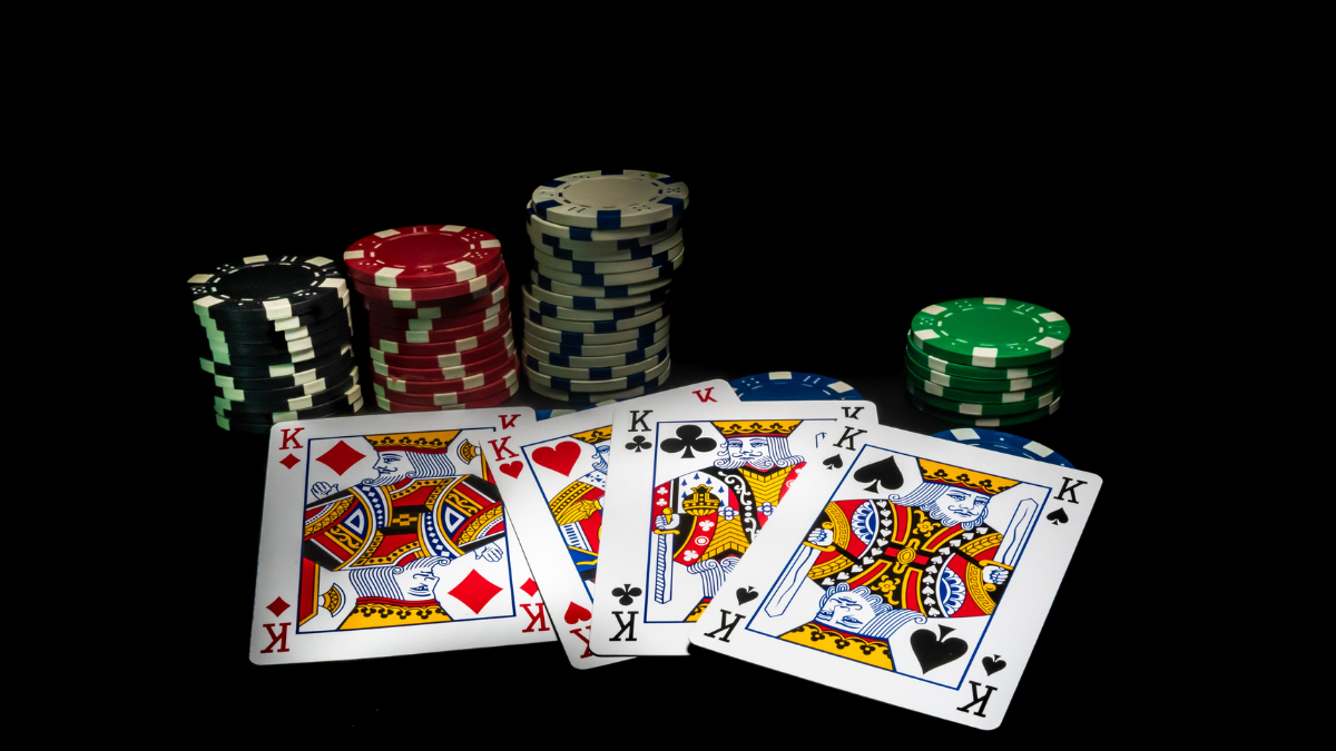 Где купить качественные покерные карты и фишки?